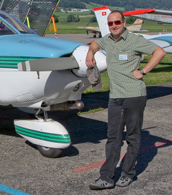 cello Cello vor dem Piper Archer